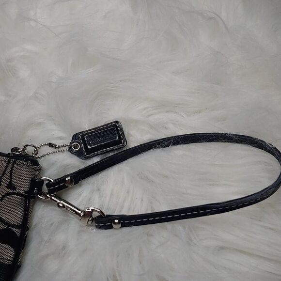 Authentic coach wristlet   - Picture 6 of 7